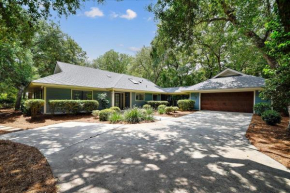 47 Off Shore- Dogs OK, Huge Outdoor Space & Private Pool, FREE Activities Included